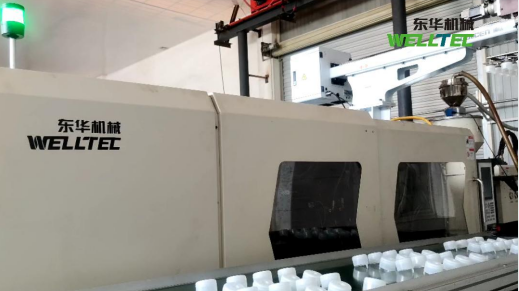 平行射臺雙色P型機(jī)成型案例5加侖水桶蓋